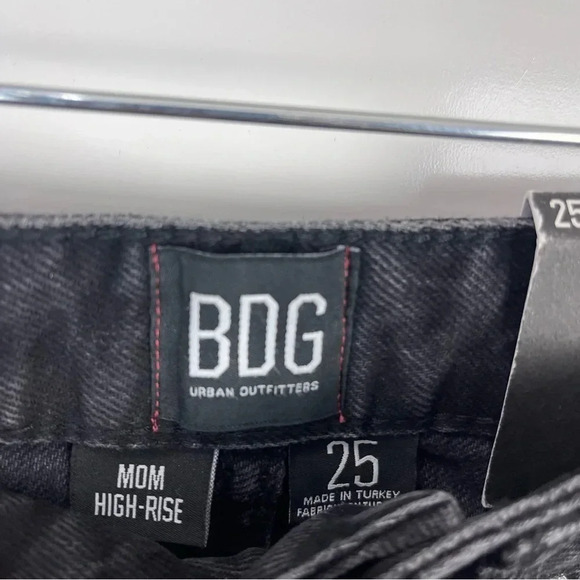 NEW Urban Outfitters BDG Distressed Mom High Rise Jeans Black Size 25 - Picture 6 of 9
